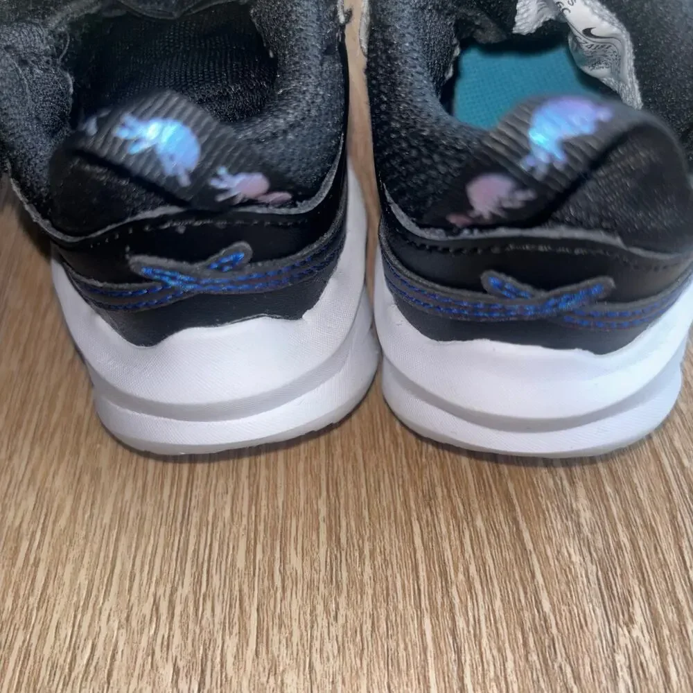 Nike Toddler Sneaker Shoe EUC Nike Team Hustle D 10 Lil Bugs